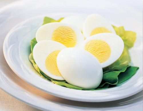 Trứng là loại thực phẩm mà người bị sốt xuất huyết không nên dùng