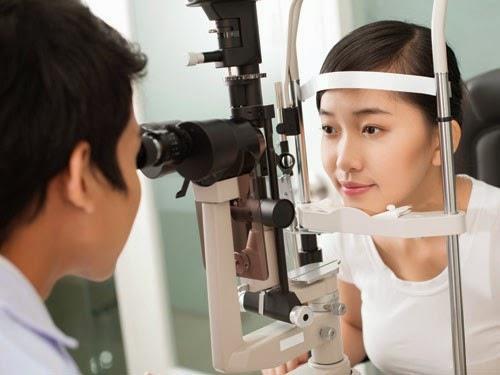 Kiểm tra mắt định kỳ để biết tình trạng sức khỏe đôi mắt
